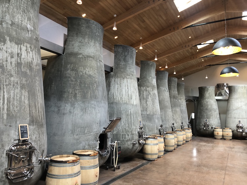 Cuves en beton decouverte du vignoble bordelais chateau beauregard
