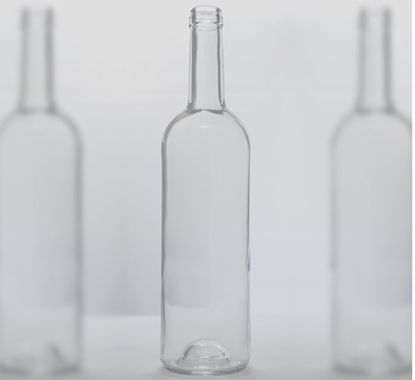 Pénurie de bouteilles de vin de bordeaux transparentes covid
